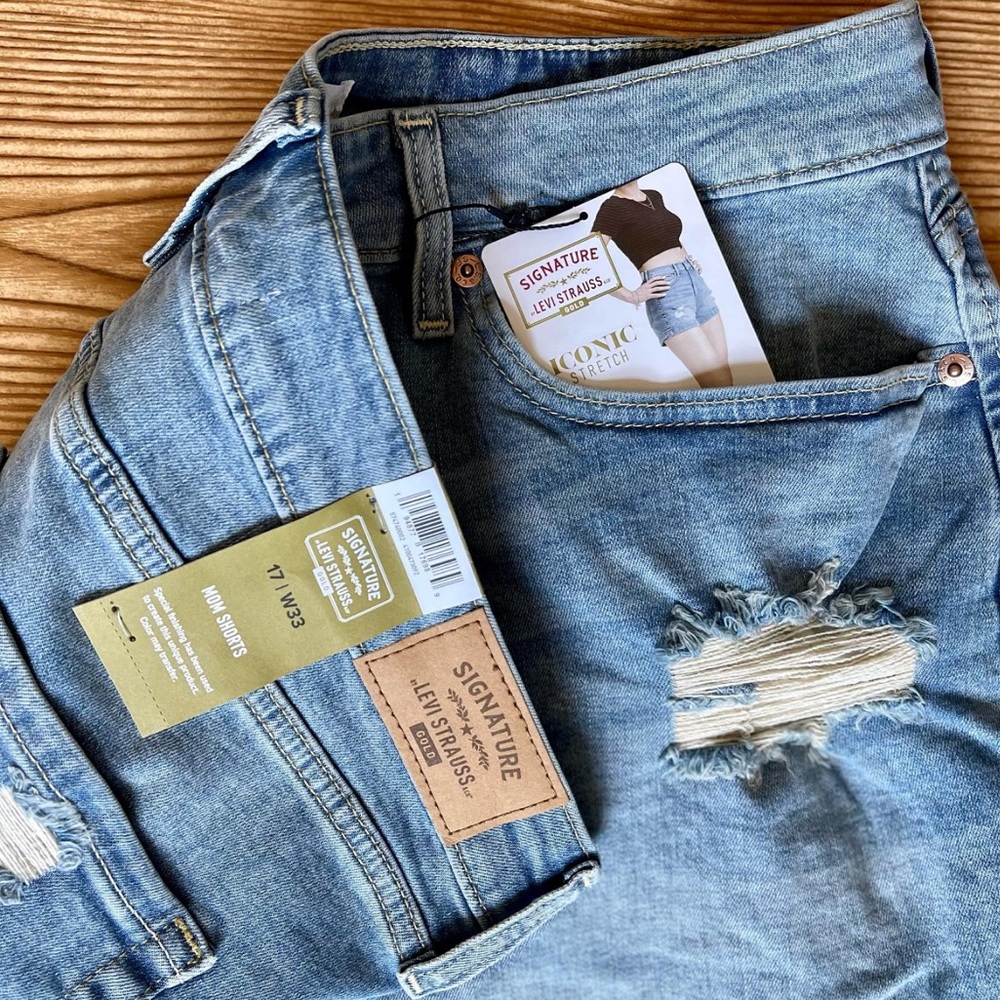 NWT LEVI signature mom shorts